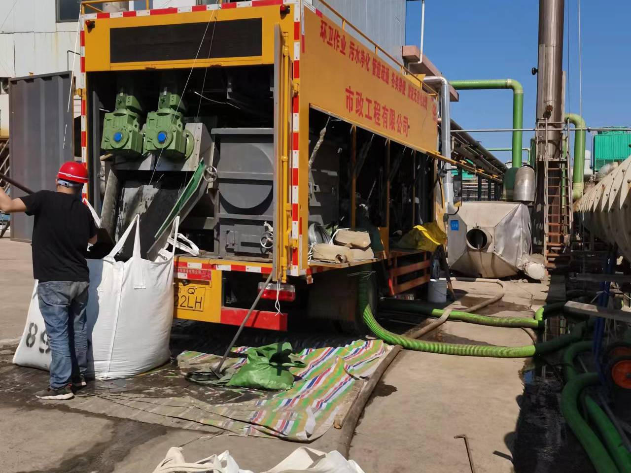 吴川淤泥压干处理